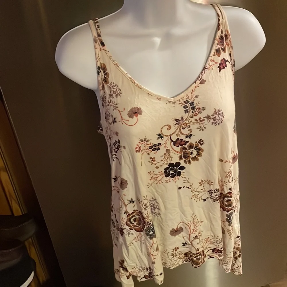🚫SOLD🚫AEO Floral Criss Cross Tank 🌼 - Picture 3 of 12